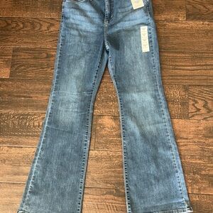 NWT NEW SIGNATURE GOLD
LEVI STRAUSS Stretch high waist slimming
8M I W29 L32